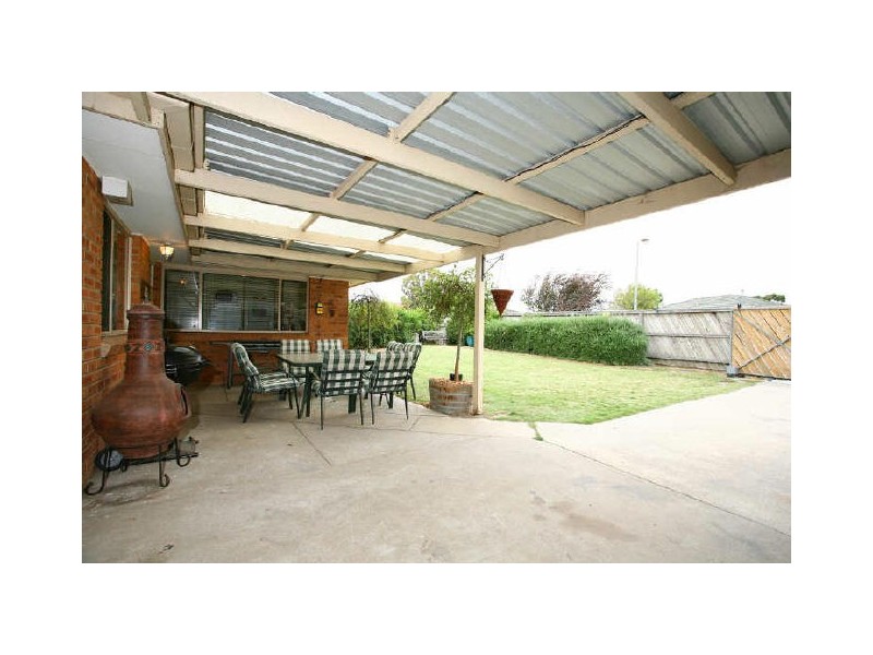 2 Matthews Court, Pakenham VIC 3810