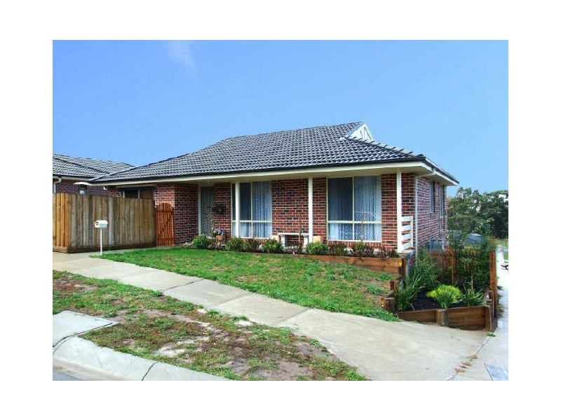 2 Luca Place, Pakenham VIC 3810