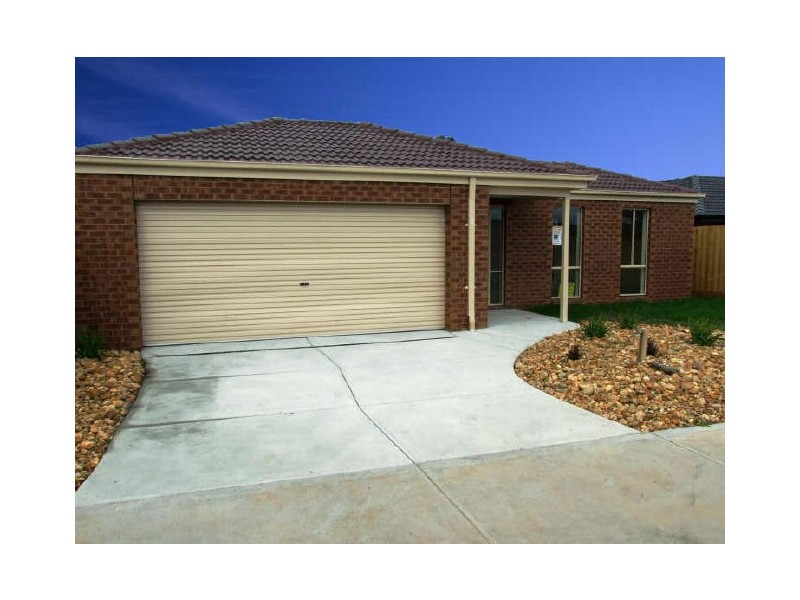 36 Parman Avenue, Pakenham VIC 3810