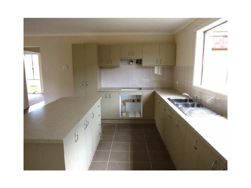 36 Parman Avenue, Pakenham VIC 3810