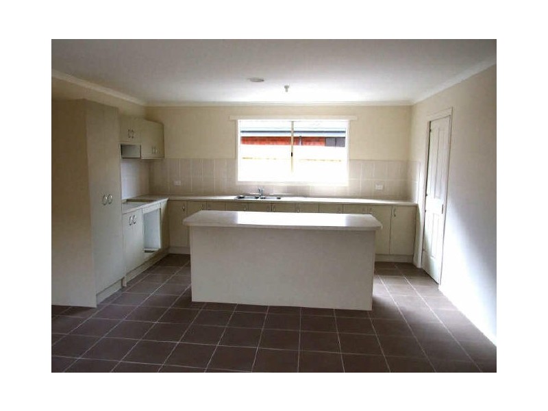 36 Parman Avenue, Pakenham VIC 3810