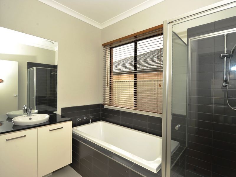 9 Goulburn Place, Pakenham VIC 3810