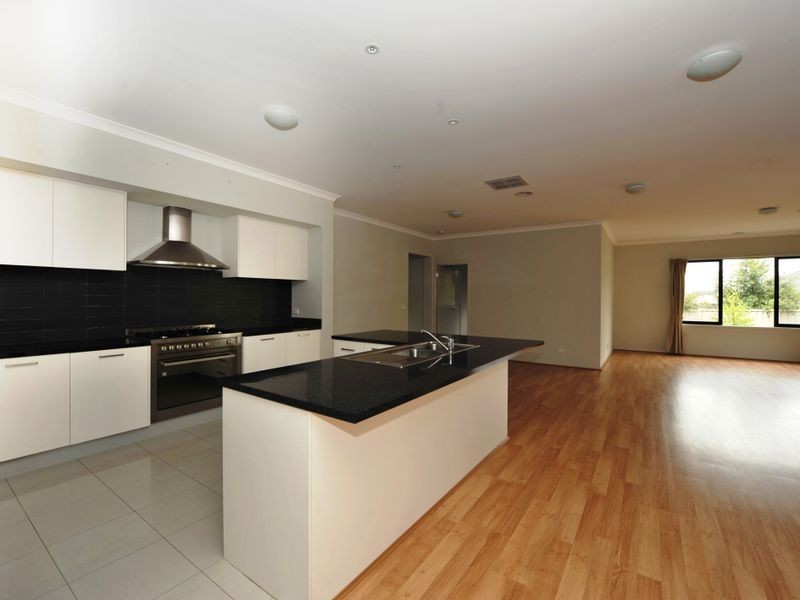 9 Goulburn Place, Pakenham VIC 3810