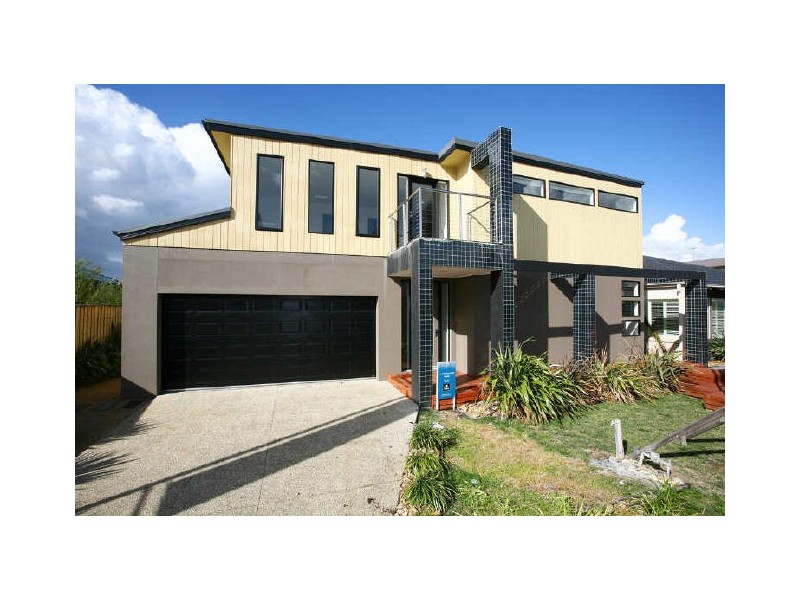 7 Reidel Avenue, Pakenham VIC 3810