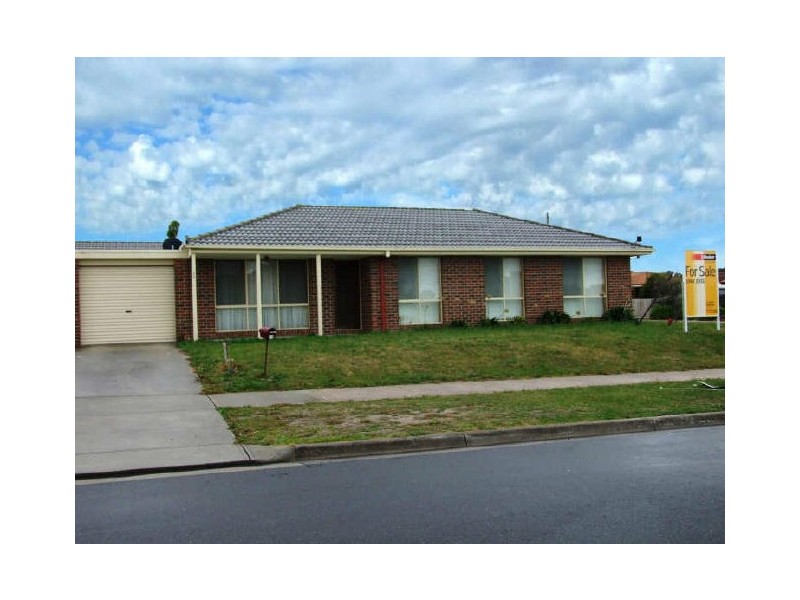 19 Dunbarton Drive, Pakenham VIC 3810