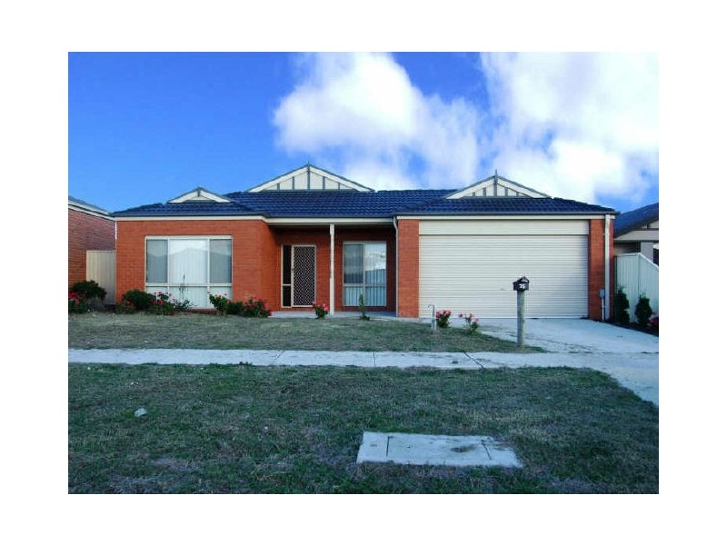 35 Bluehills Boulevard, Pakenham VIC 3810