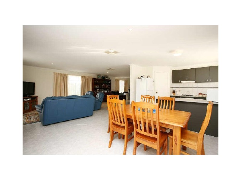 18 Mikasa Place, Pakenham VIC 3810