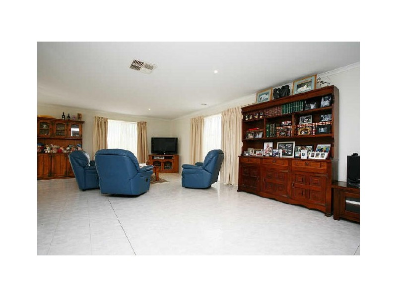 18 Mikasa Place, Pakenham VIC 3810