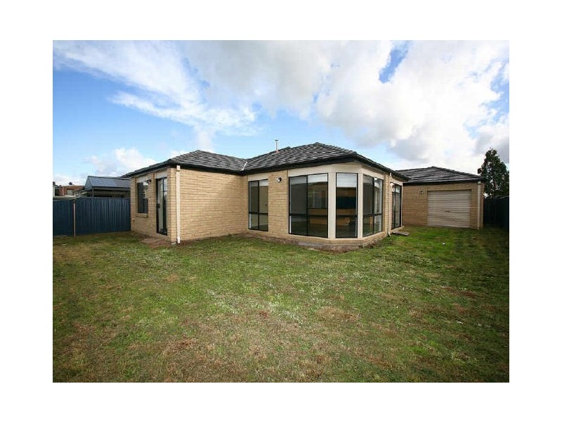 17 Paperbark Drive, Pakenham VIC 3810