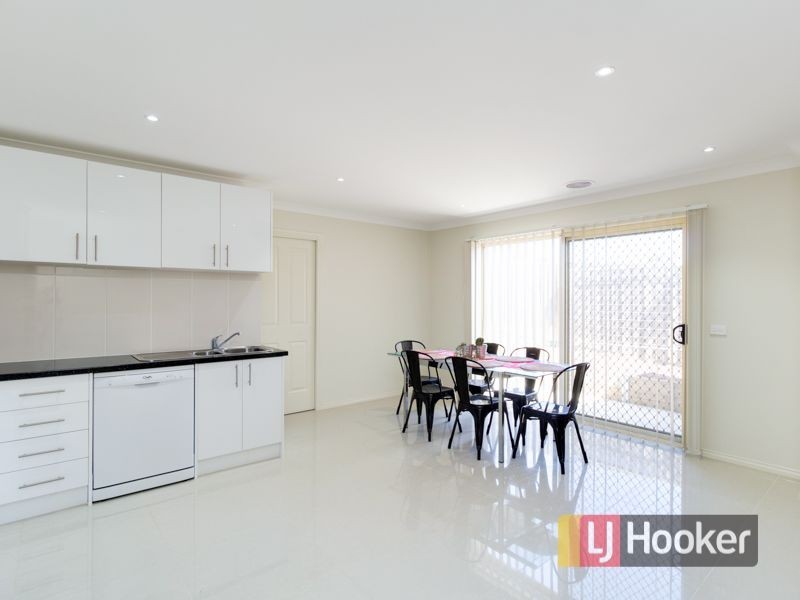 11 Doonie Way, Pakenham VIC 3810
