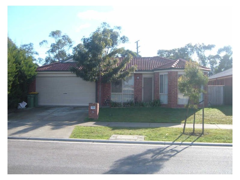 33 Maria Crescent, Pakenham VIC 3810