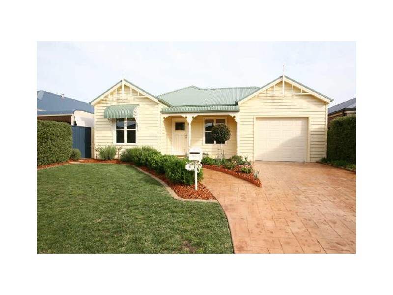 8 Stringybark Circuit, Pakenham VIC 3810
