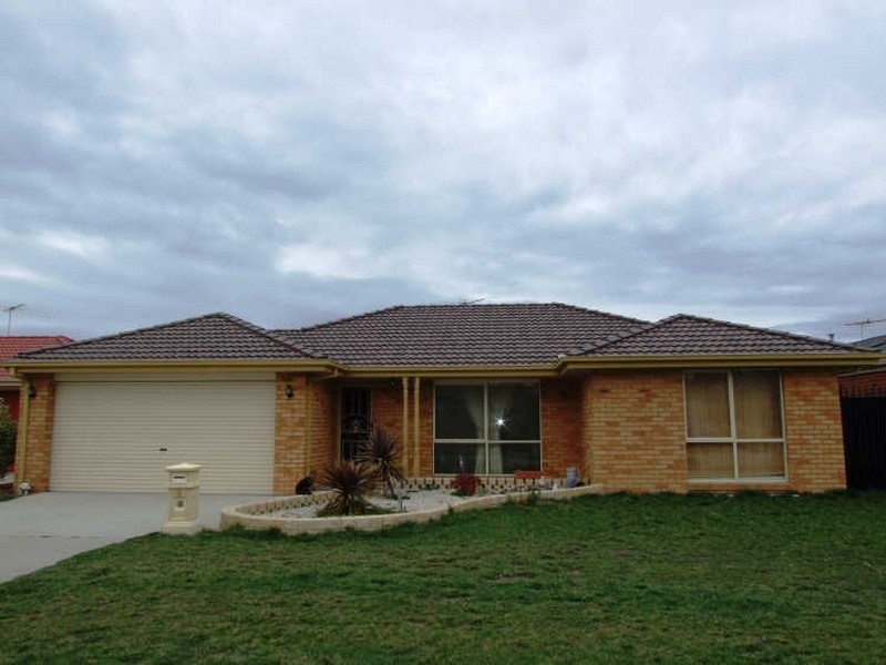 8 Acre Court, Pakenham VIC 3810
