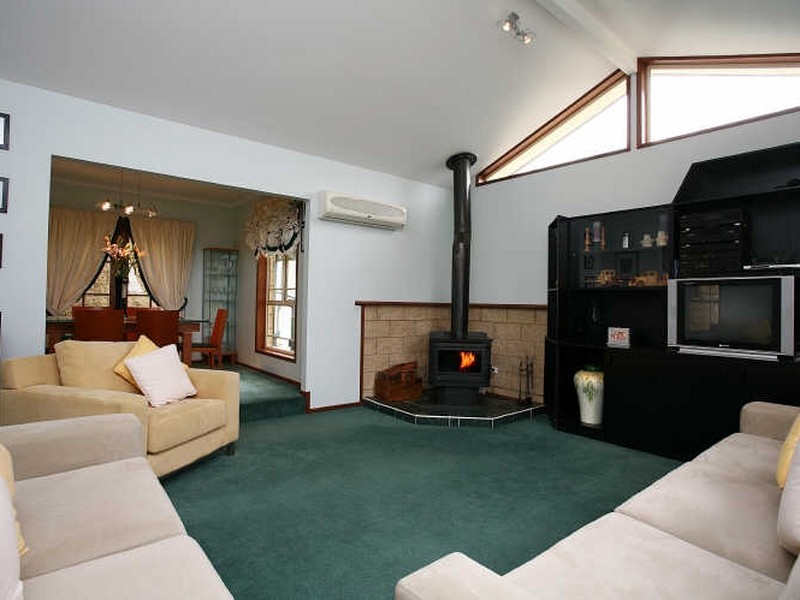 24 Breyleigh Drive, Pakenham VIC 3810