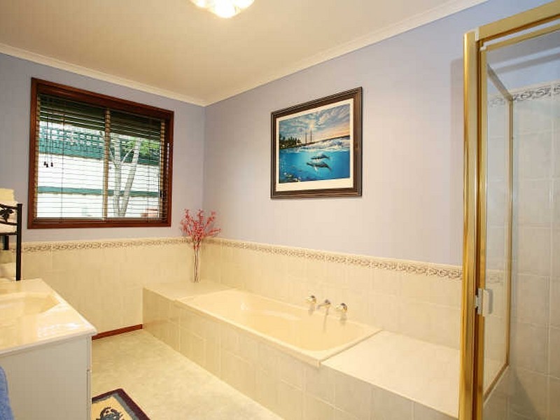 24 Breyleigh Drive, Pakenham VIC 3810