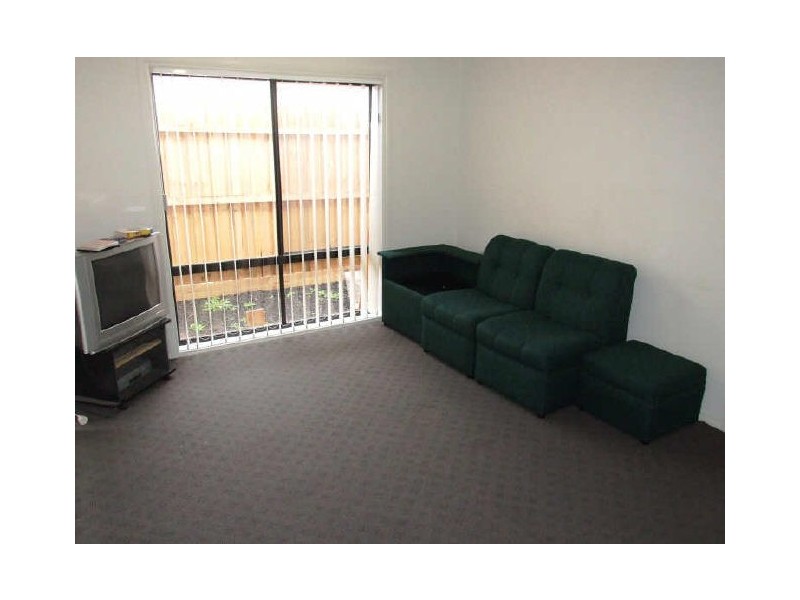 4/22 Parman Avenue, Pakenham VIC 3810