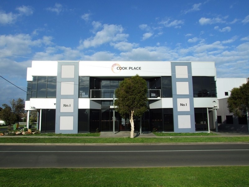 4/5 Cook Drive, Pakenham VIC 3810