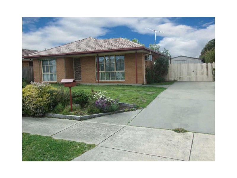 8 Daniel Court, Pakenham VIC 3810