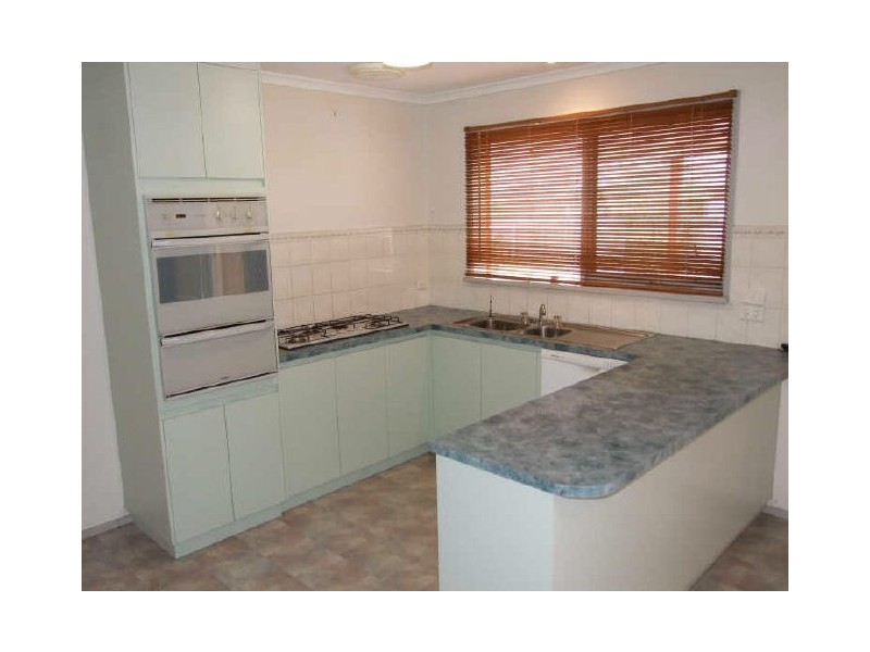 8 Daniel Court, Pakenham VIC 3810