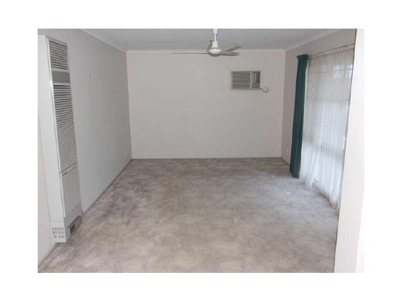 8 Daniel Court, Pakenham VIC 3810