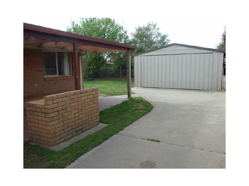 8 Daniel Court, Pakenham VIC 3810