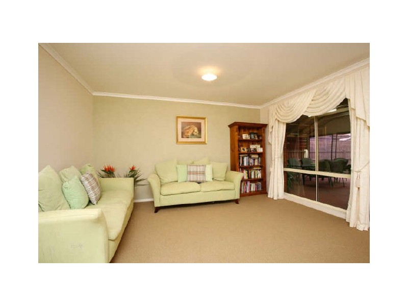 37 Clifford Drive, Pakenham VIC 3810