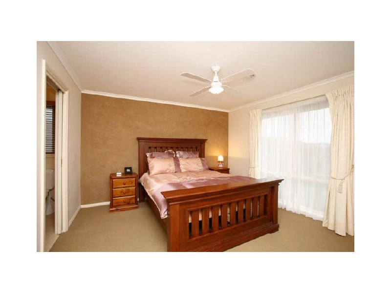 37 Clifford Drive, Pakenham VIC 3810
