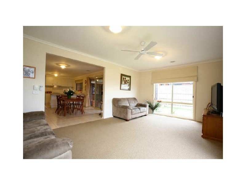 37 Clifford Drive, Pakenham VIC 3810
