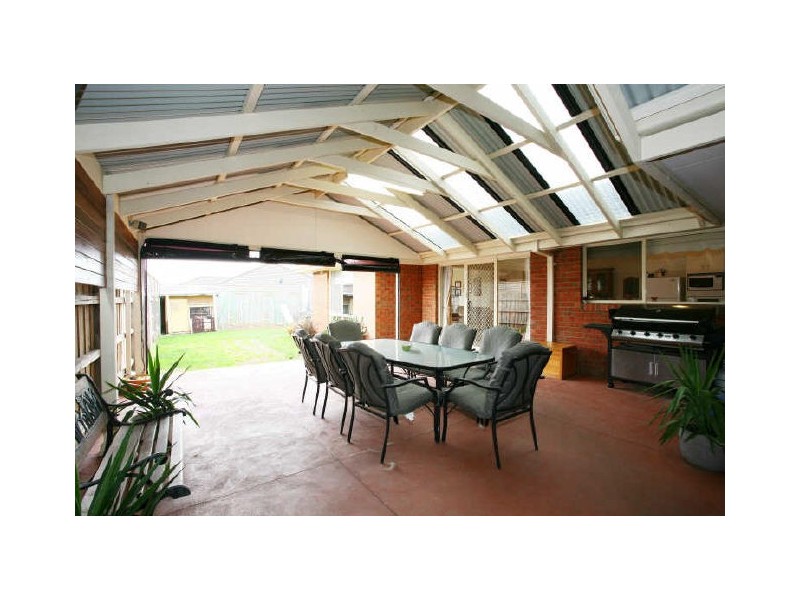 37 Clifford Drive, Pakenham VIC 3810