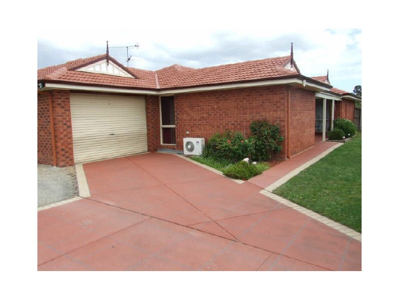 10 Howey Road, Pakenham VIC 3810