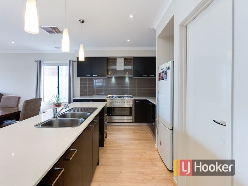 9 Margitta Lane, Pakenham VIC 3810