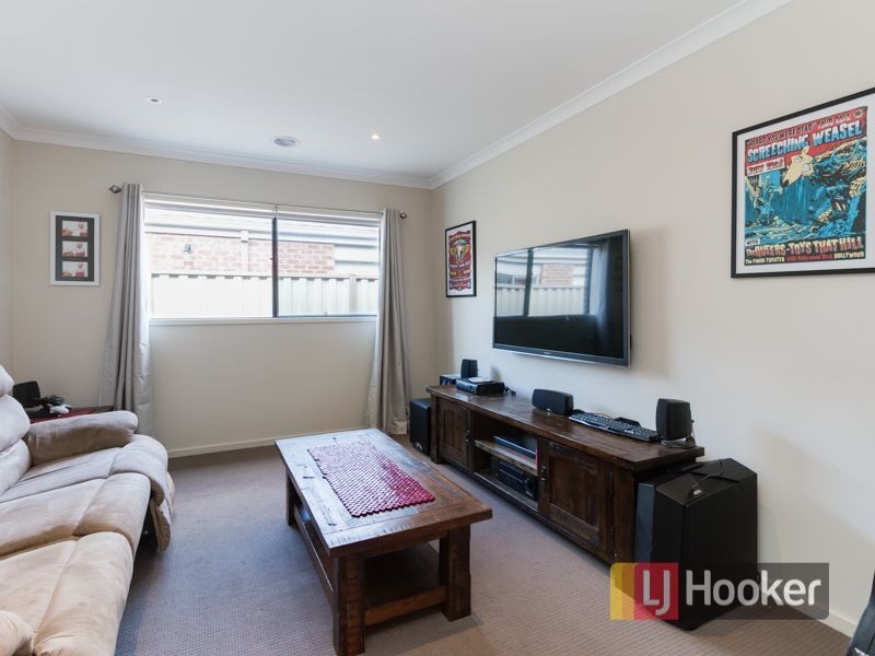 9 Margitta Lane, Pakenham VIC 3810