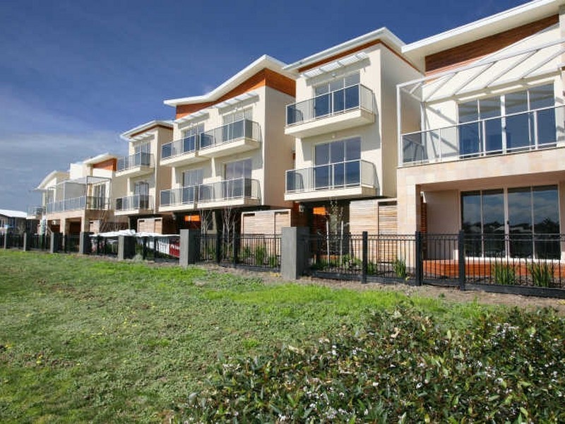 5-12/16-20 Cormorant Parade, Pakenham VIC 3810