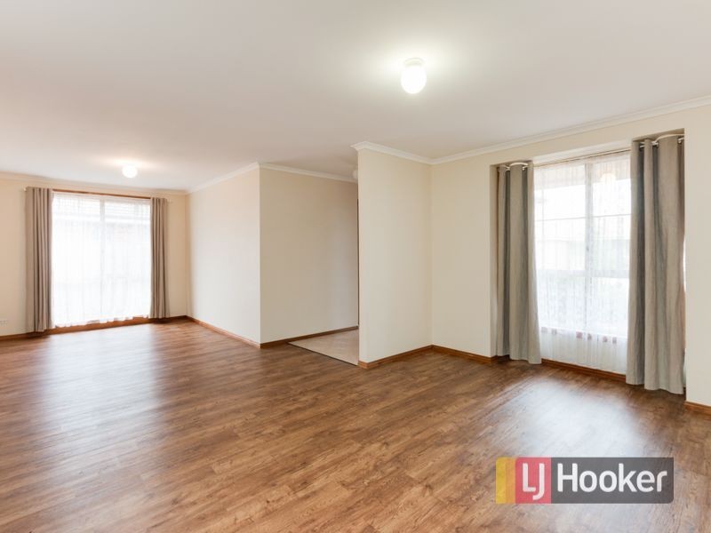 8 Naples Way, Pakenham VIC 3810