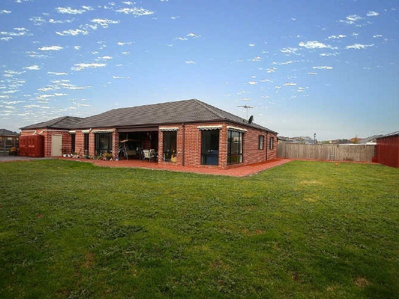 3 Murray Avenue, Pakenham VIC 3810