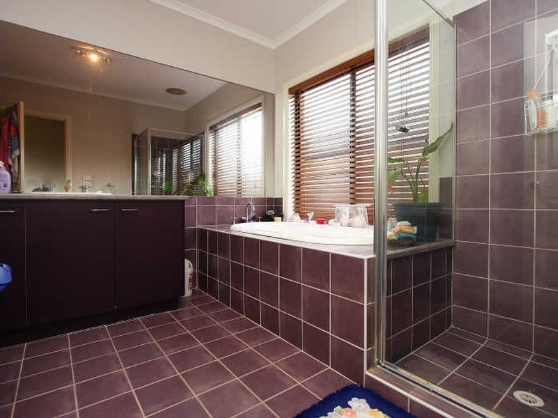 3 Murray Avenue, Pakenham VIC 3810