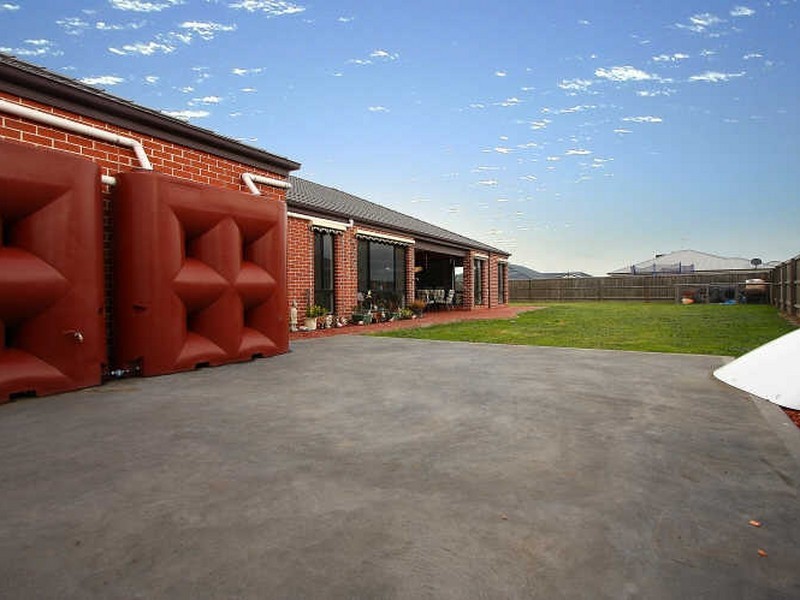 3 Murray Avenue, Pakenham VIC 3810