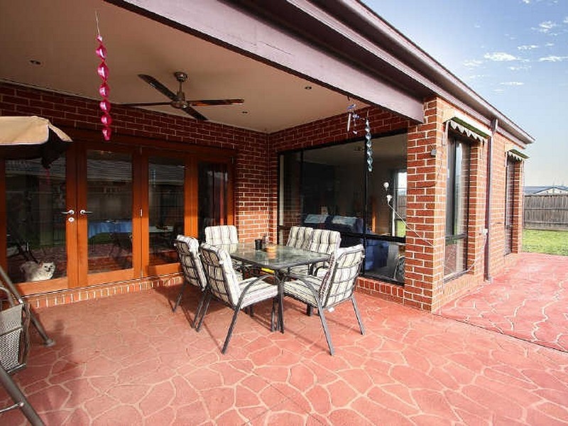 3 Murray Avenue, Pakenham VIC 3810