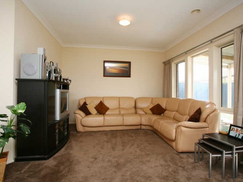 21 Ironbark Circuit, Pakenham VIC 3810