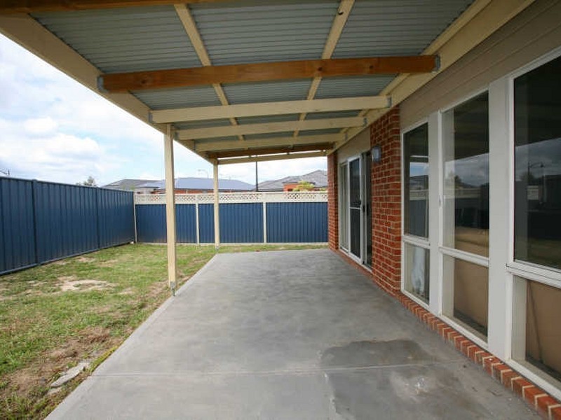 21 Ironbark Circuit, Pakenham VIC 3810