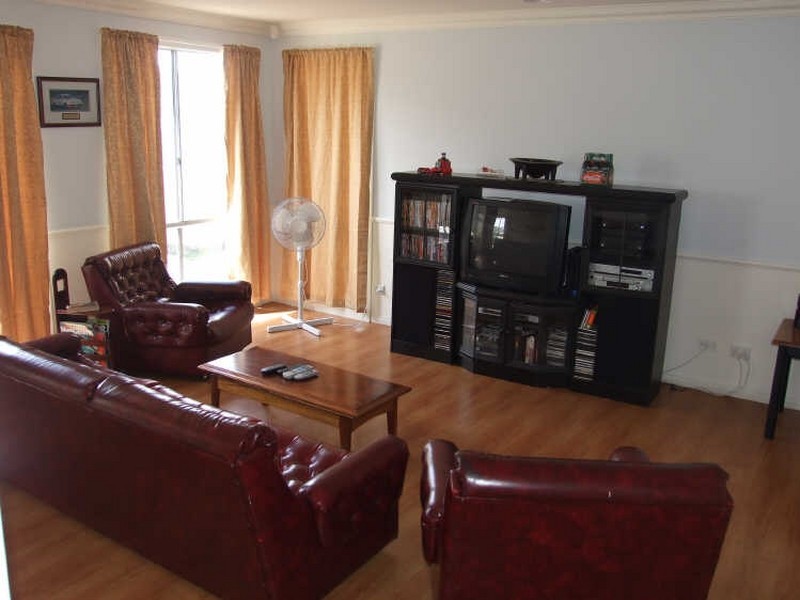 19 Bluehills Boulevard, Pakenham VIC 3810