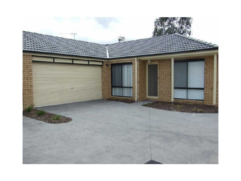 2/22 Parman Avenue, Pakenham VIC 3810