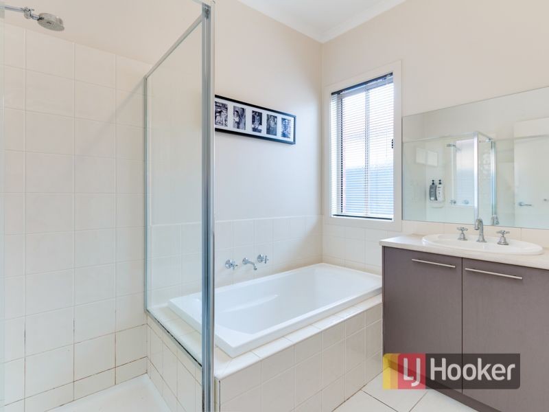 16 Ironbark Circuit, Pakenham VIC 3810