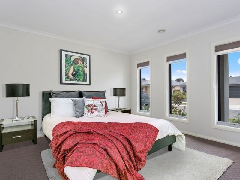 5 Penshurst Crescent, Officer VIC 3809