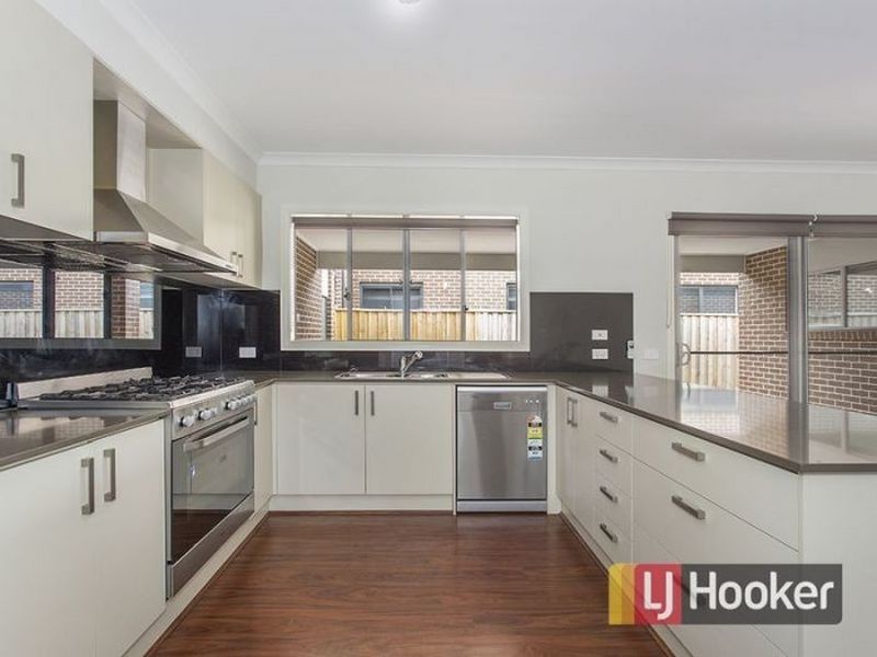 5 Penshurst Crescent, Officer VIC 3809