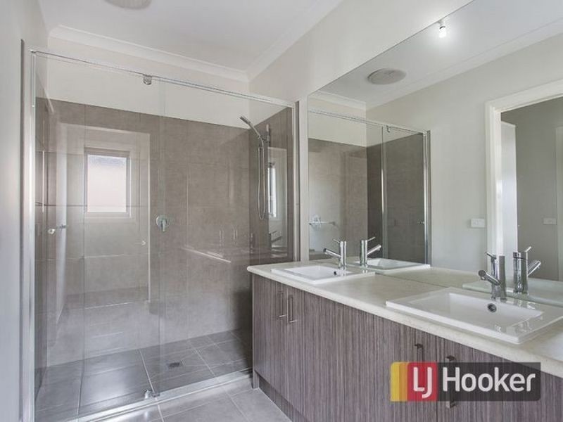 5 Penshurst Crescent, Officer VIC 3809