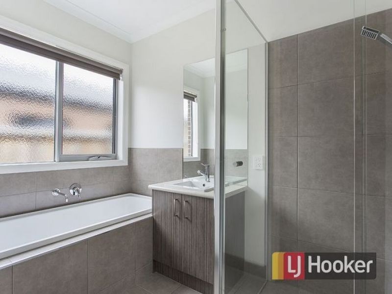 5 Penshurst Crescent, Officer VIC 3809