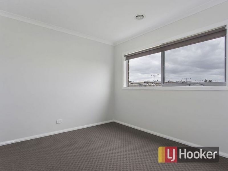 5 Penshurst Crescent, Officer VIC 3809