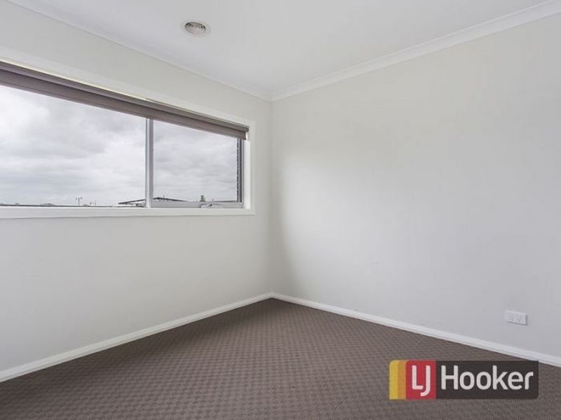 5 Penshurst Crescent, Officer VIC 3809