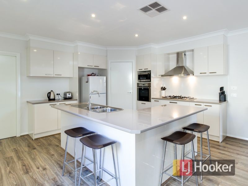 12 Lexington Crescent, Officer VIC 3809